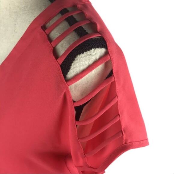 LILY STAR V-Neck Blouse Short Sleeve Ladder Shoulder Top High-Low Womens Size SM - Picture 5 of 7